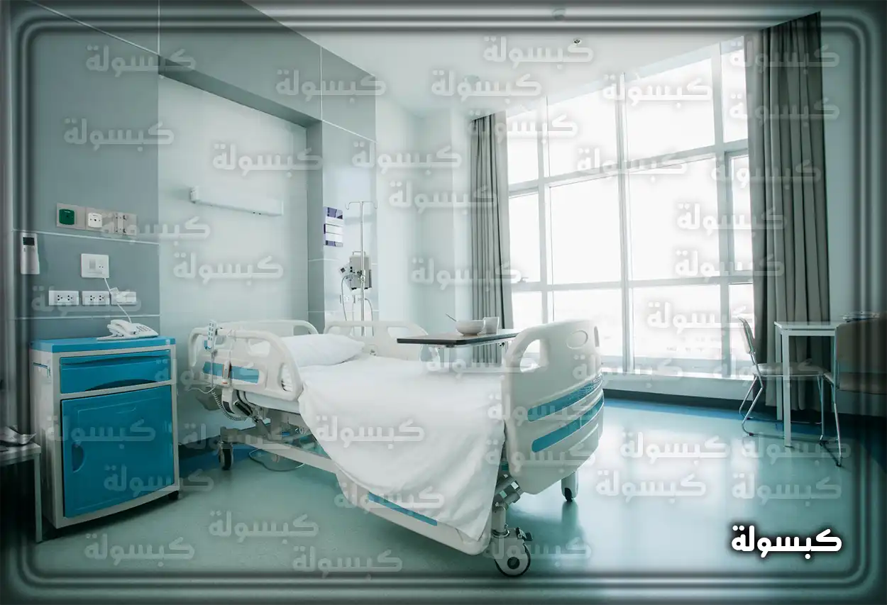 إجراءات التوظيف في مستشفى الحرس الوطني .، شروط التوظيف شخص يستخدم جهاز كمبيوتر محمول للتقديم على وظيفة عبر الإنترنت
