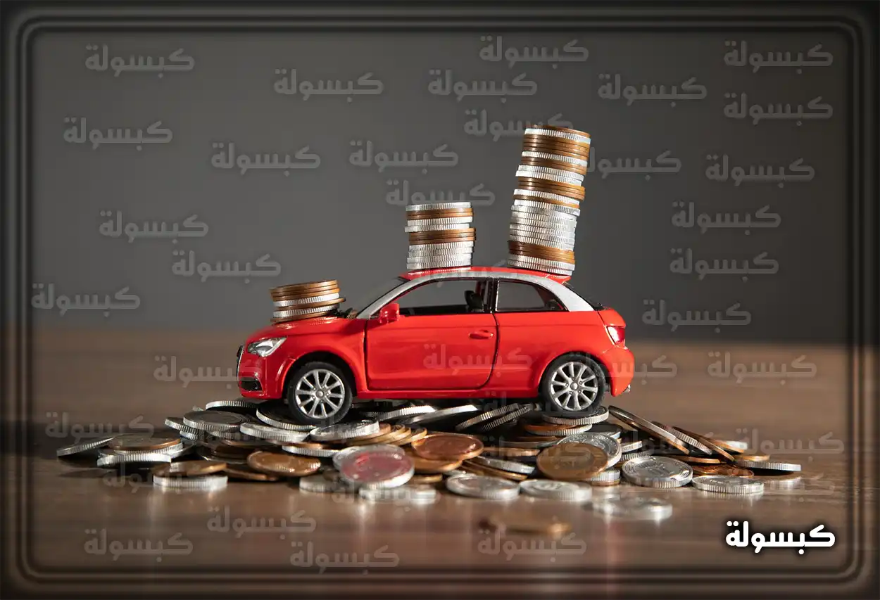 مميزات تمويل السيارات للمواطنين السعوديين يد تحمل مفتاح سيارة كدلالة على الحصول على تمويل