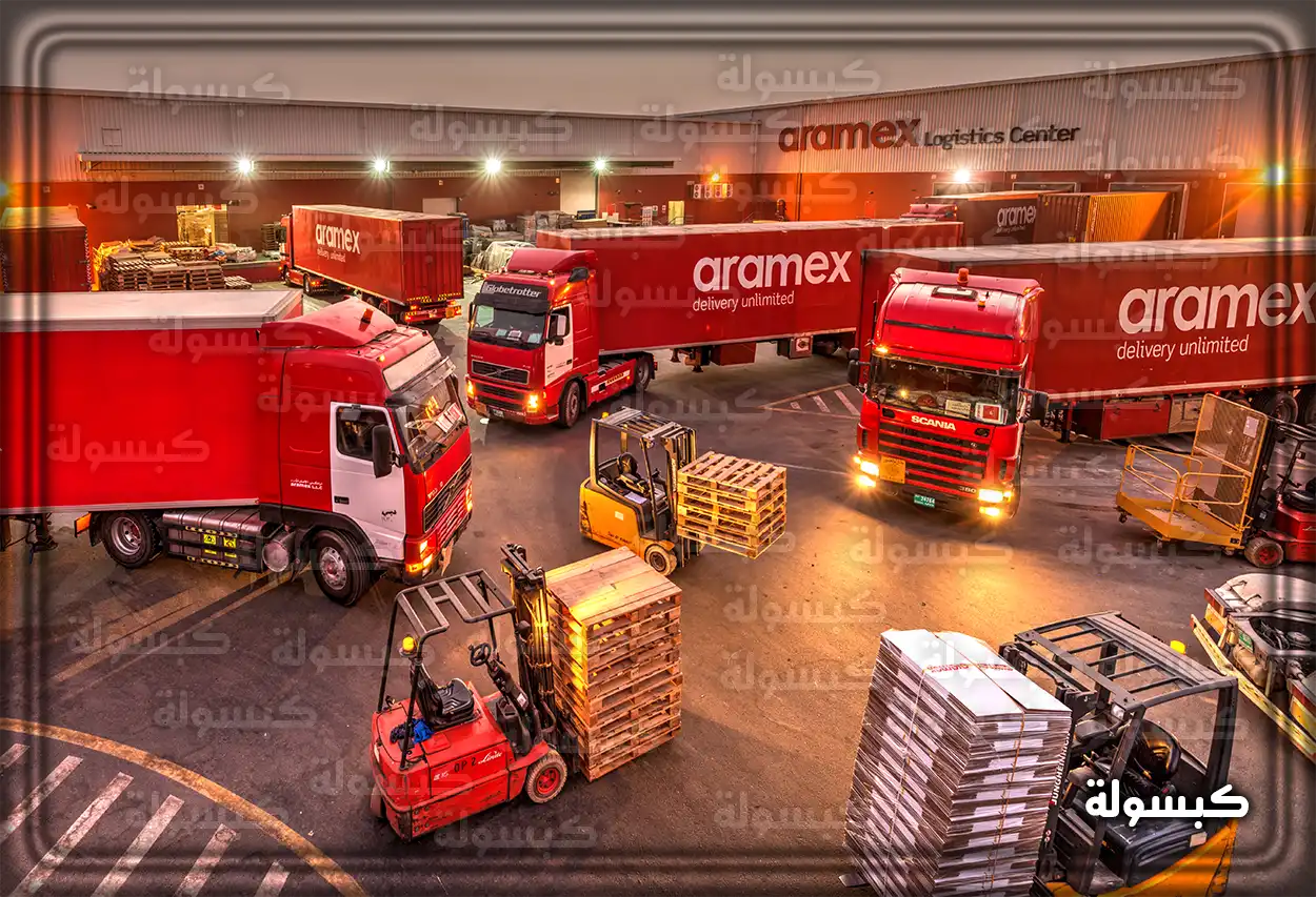 رقم ارامكس خدمة العملاء السعودية مجاني 2024 aramex السعودية 1445 سائق توصيل أرامكس أمام شاحنة الشركة